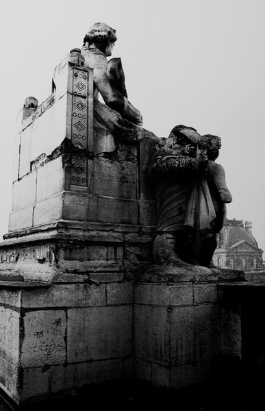 Statue du Louvre 142-21