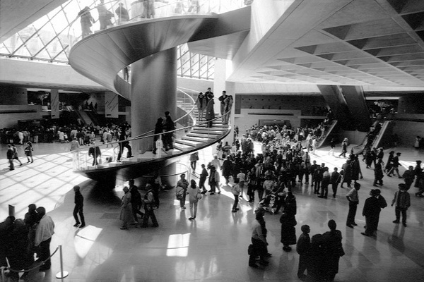 Hall d'accueil de la pyramide 157_5a