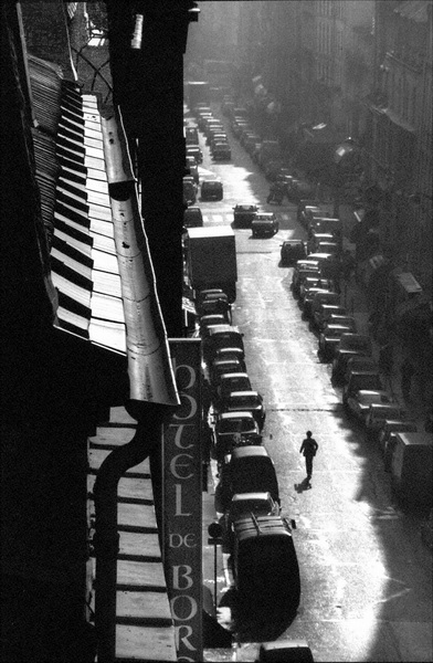 Paris, Faubourg Saint-Denis - 01