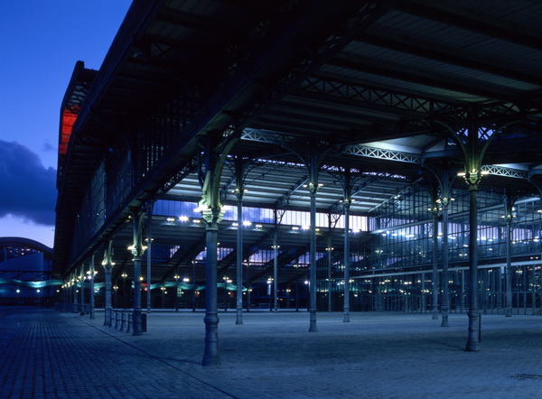 Grande Halle de la Villette au cr?puscule